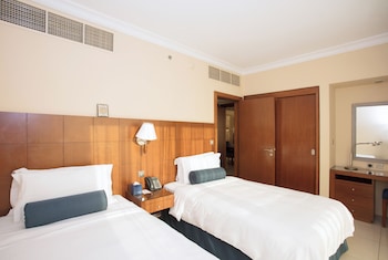 Suite, 2 Bedrooms, City View (King Bed and Twins)