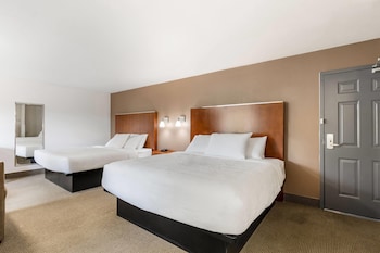 Deluxe Room, Multiple Beds, Non Smoking