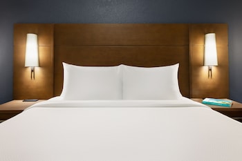 Studio, 1 King Bed with Sofa bed (Hearing Accessible)