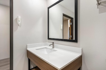 Suite, 1 King Bed, Non Smoking (Efficiency, Upgrade)