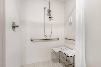 Room, 1 King Bed, Mobility Accessible, Non Smoking