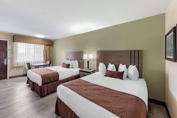Standard Room, 2 Queen Beds, Accessible, Bathtub