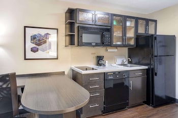 Suite, 1 Queen Bed, Non Smoking, Kitchen (with Sofabed; Full Kitchen)
