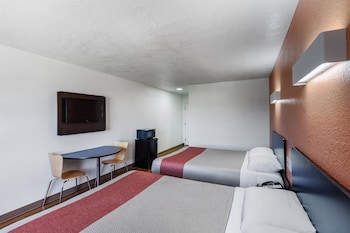Deluxe Room, 2 Queen Beds, Non Smoking