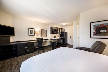 Suite, 1 Queen Bed, Accessible (Mobility Roll in Shower One Bedroom)