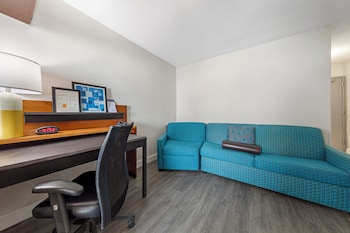 Suite, 1 King Bed, Non Smoking (Upgrade)
