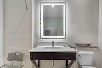Room, 1 King Bed, Accessible, Non Smoking (Accessible Tub)