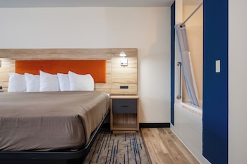 Suite, 1 King Bed, Jetted Tub