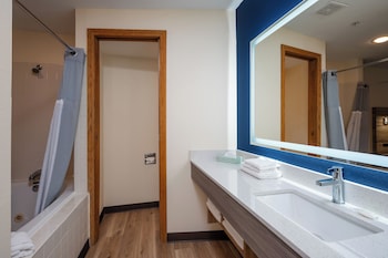 Suite, 1 King Bed, Jetted Tub