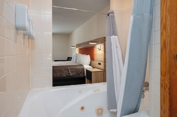 Suite, 1 King Bed, Jetted Tub