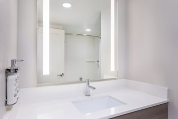 Standard Room, 1 King Bed (Communications)