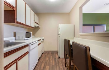 Deluxe Studio, 1 Queen Bed with Sofa bed, Non Smoking
