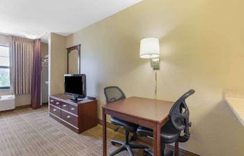Studio (Two Queen Beds, Non-smoking)