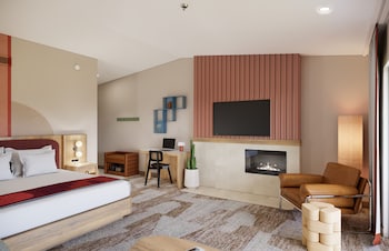 Room, 1 King Bed with Sofa bed, Fireplace (Patio)