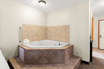 Standard Room, 1 King Bed, Non Smoking, Jetted Tub