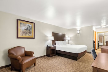 Standard Room, 1 King Bed, Non Smoking, Balcony