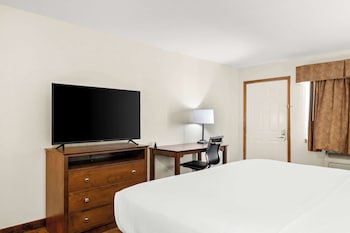 Standard Room, 1 King Bed, Smoking, Refrigerator & Microwave