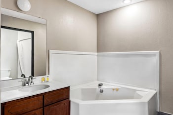 Studio Suite, 1 King Bed, Smoking
