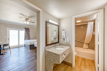 Standard Room, 1 King Bed