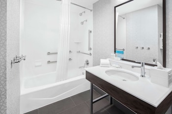 Suite, 1 King Bed, Non Smoking