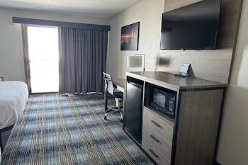 Room, 1 King Bed, Accessible, Lake View (Bathtub w/ Grab Bars)