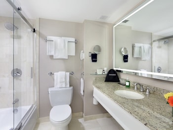 Deluxe Room, 1 King Bed