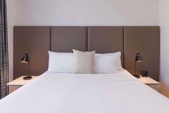 Premier Grand One Bedroom Apartment with Balcony