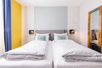 Standard Room, 1 Queen Bed