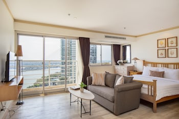 Deluxe Studio, River View