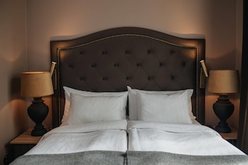 Double Room (Compact)