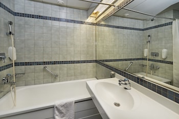 Standard Twin Room (Spa Building)