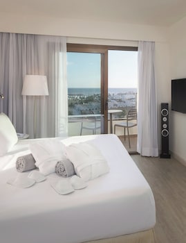 Suite Premium Front Sea View (2+2)