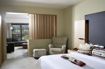 Executive Suite, Private Pool