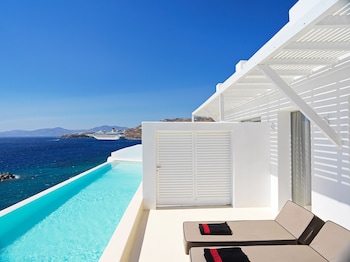 Sanctuary Sea view Suite with Sharing Pool