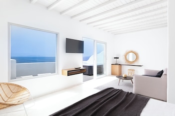 Deluxe Sea View Suite with Outdoor Hot Tub