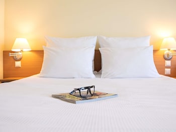 Standard Room, 1 Queen Bed with Sofa bed