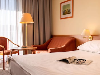 Standard Room, 1 Queen Bed with Sofa bed