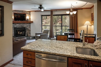 Summit Suite