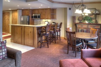 Summit Suite