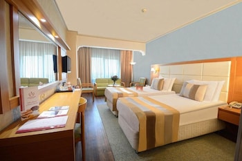 Standard Room, 2 Twin Beds, Non Smoking (with Sofabed)