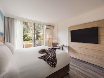 Deluxe Room 1 King Bed, Accessible Room