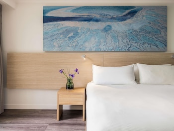 Deluxe Room, 1 King Bed