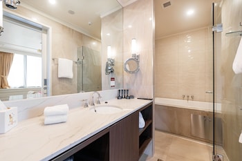 Luxury Suite, 1 King Bed, Jetted tub