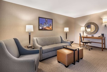 Suite, 1 King Bed with Sofa bed, Accessible (Sofa Sleeper, Tub, 2 Rooms)