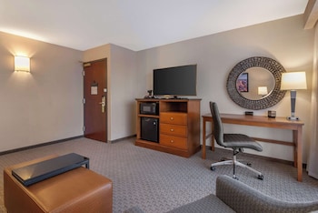 Suite, 1 King Bed with Sofa bed (UpFloor,Oversized,Sofa Sleeper,2Rooms)