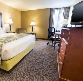 Suite, 1 King Bed with Sofa bed, Accessible (Sofa Sleeper, Tub, 2 Rooms)