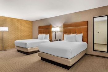 Room, 2 Queen Beds, Accessible (Upper Floor, Tub)