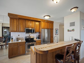 Condo, 2 Bedrooms, Ocean View (444)