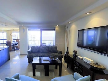 Condo, 2 Bedrooms, Ocean View (2111)