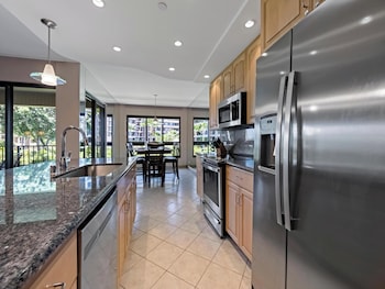 Condo, 2 Bedrooms, Ocean View (124)
